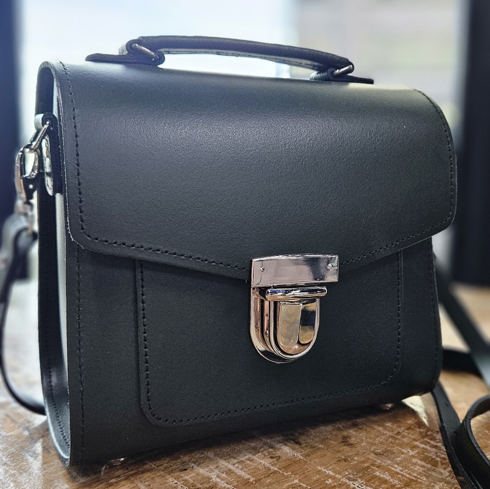 Elegant Dark Green Leather Crossbody Bag